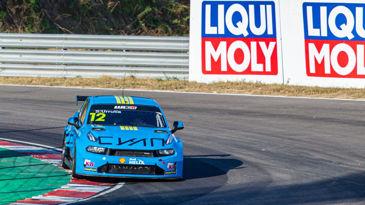 El uruguayo Santiago Urrutia gana la primera manga del WTCR en Adria