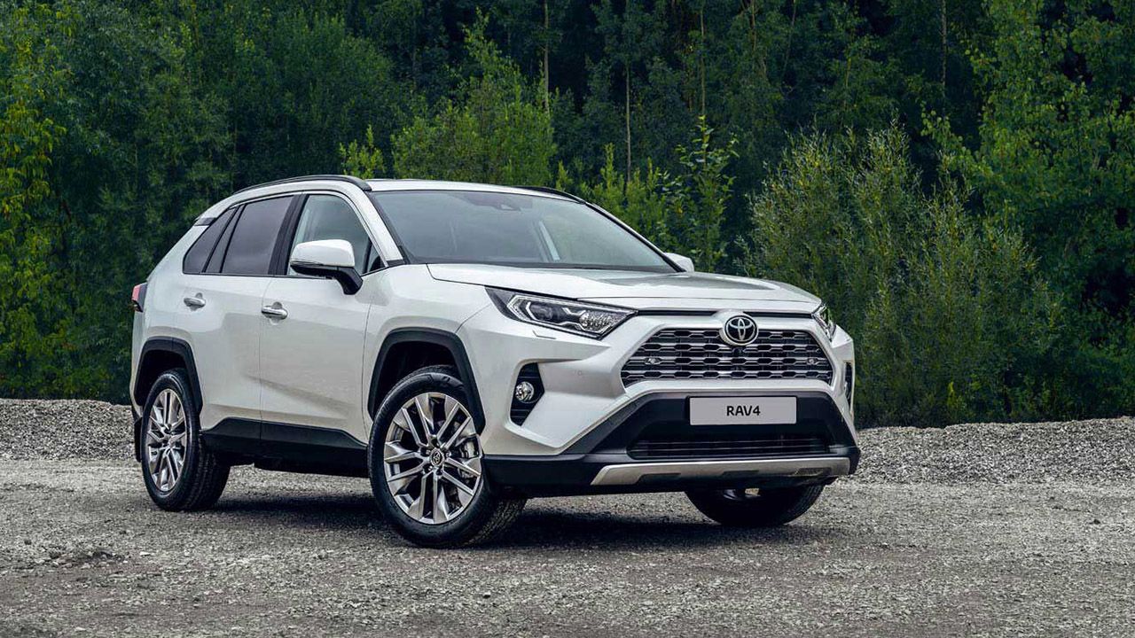 Rusia - Octubre 2021: Gran desempeño del Toyota RAV4