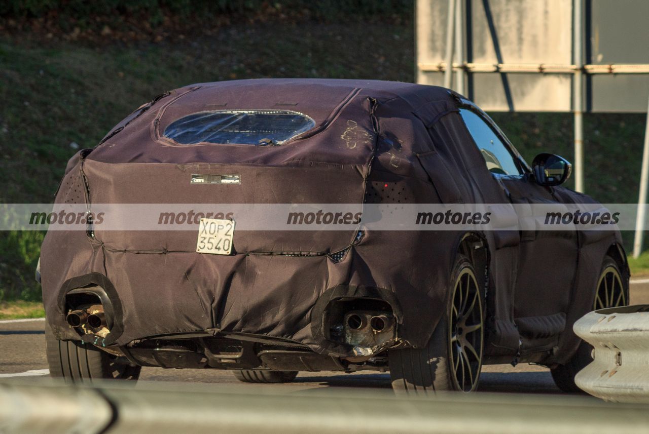 Foto espía Ferrari Purosangue 2023 - exterior