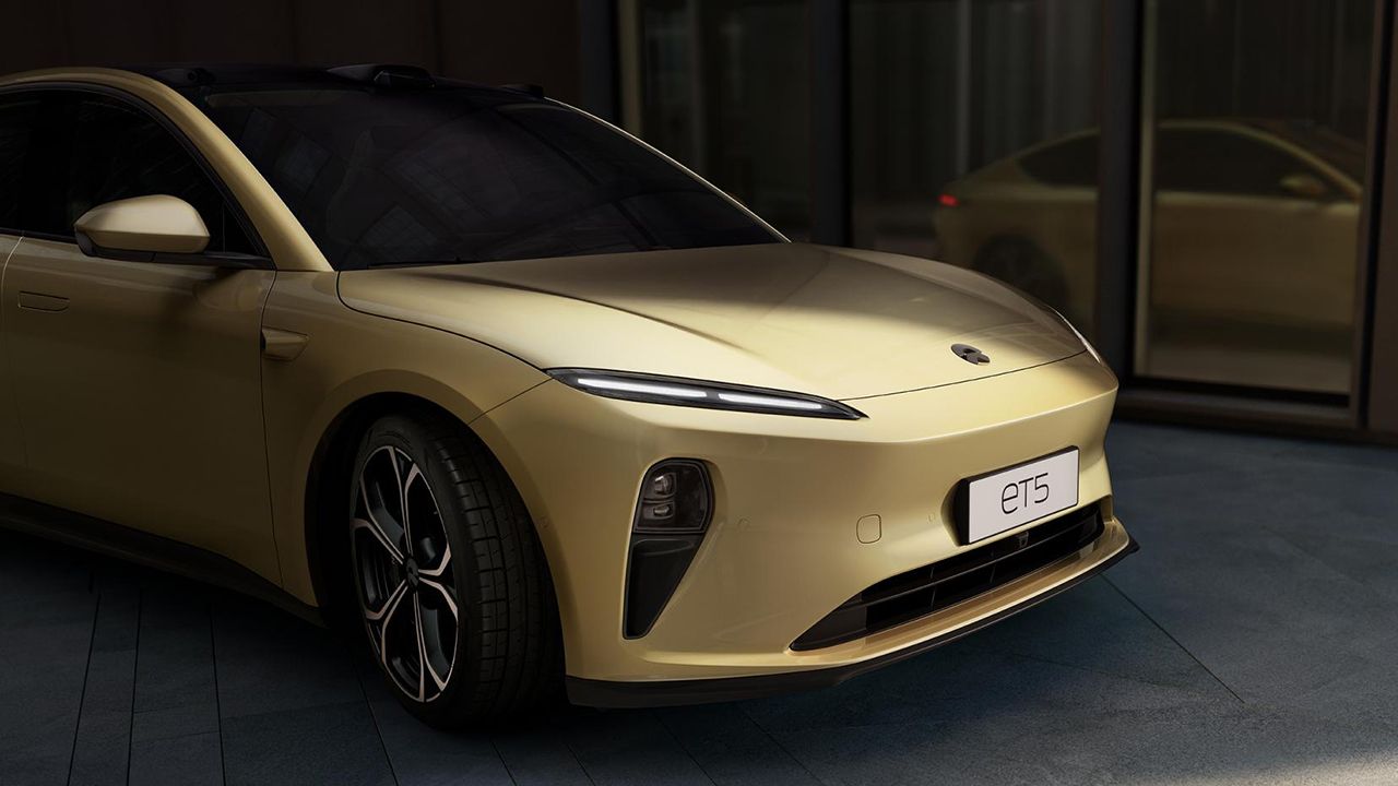 Nio ET5 - frontal