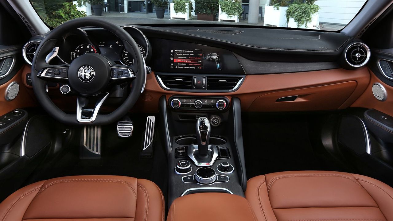 Alfa Romeo Giulia - interior