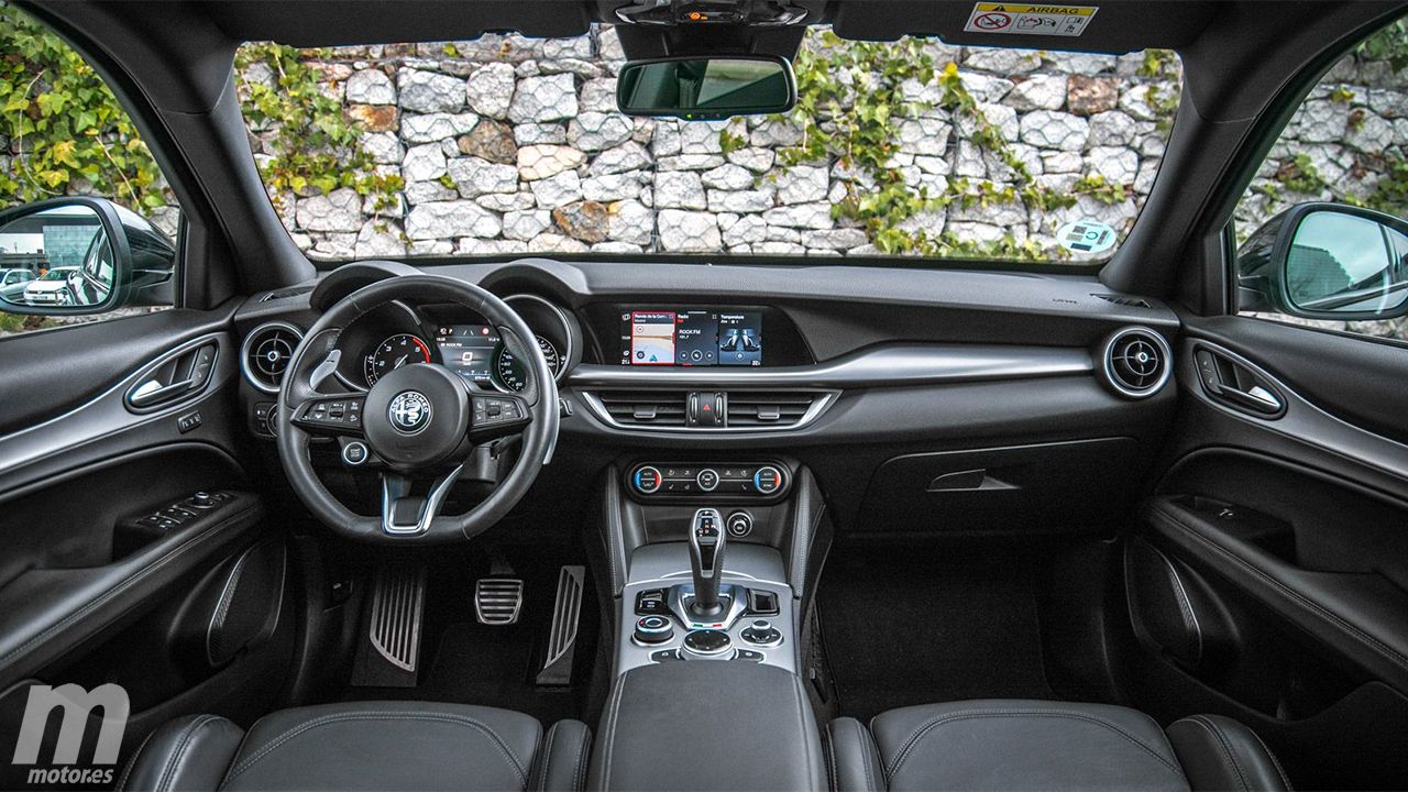 Alfa Romeo Stelvio - interior