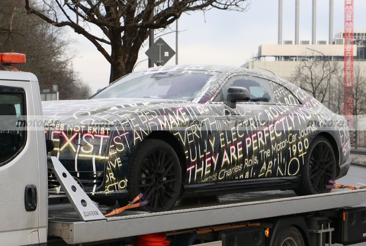 Primeras fotos espía del Rolls-Royce Spectre 2023, el Wraith eléctrico en camino