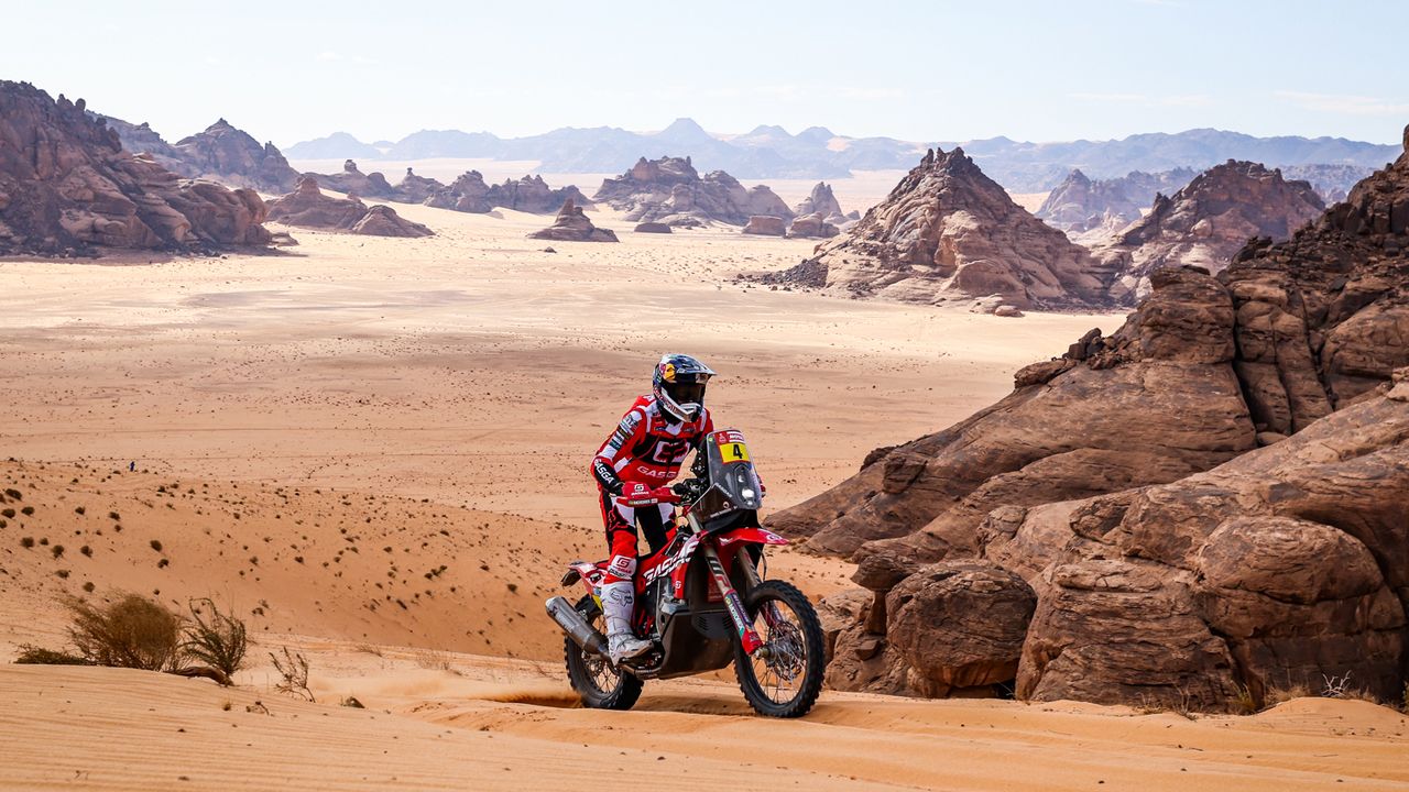 Daniel Sanders y Nasser Al-Attiyah libran la primera trampa del Dakar