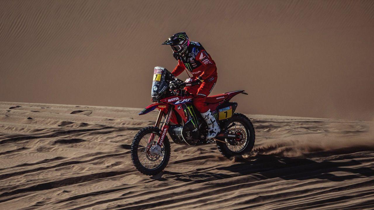 Daniel Sanders repite triunfo en la primera 'oda al caos' del Dakar