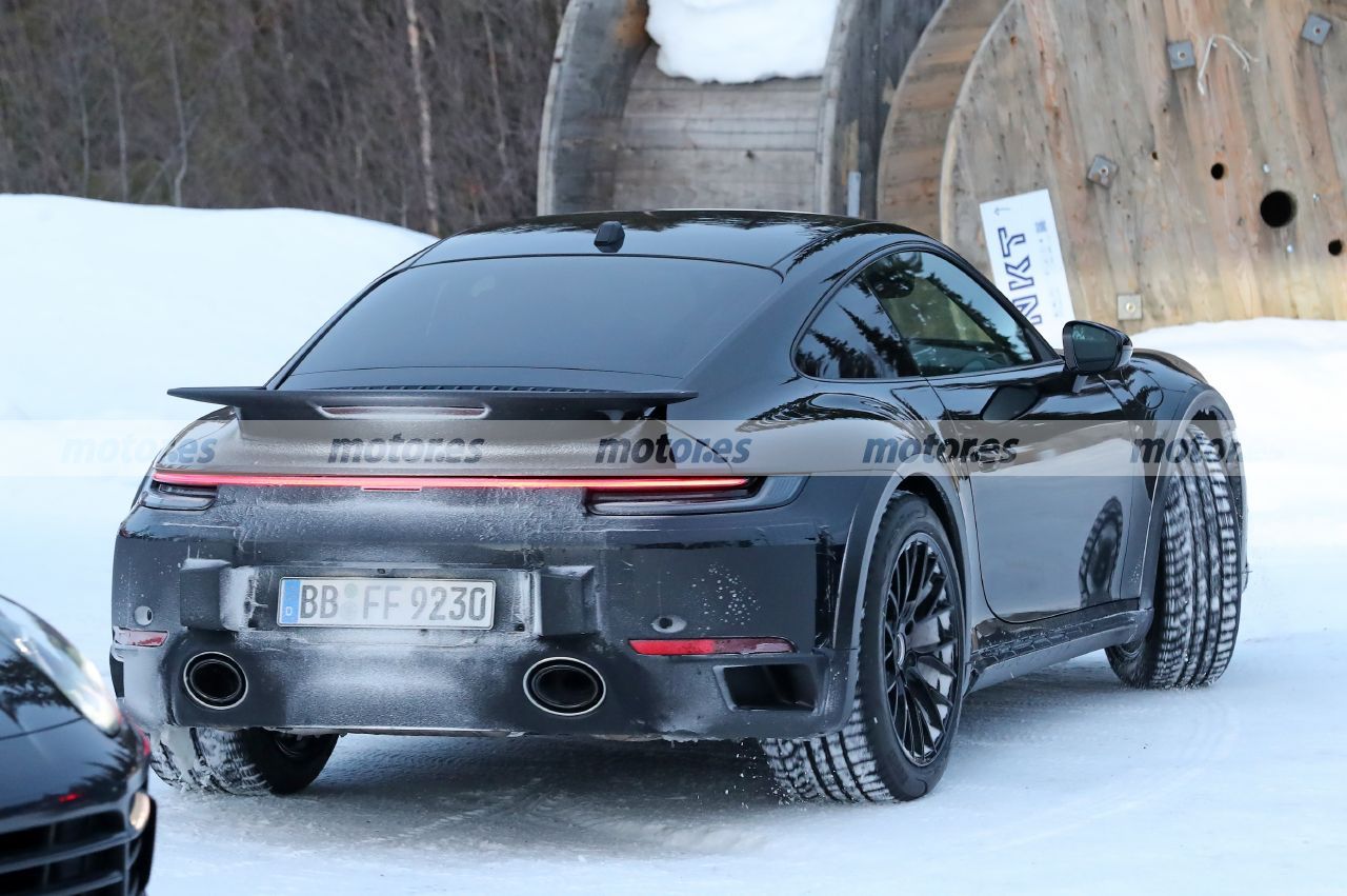 Fotos espía prototipo de producción del Porsche 911 Dakar 2023 - exterior