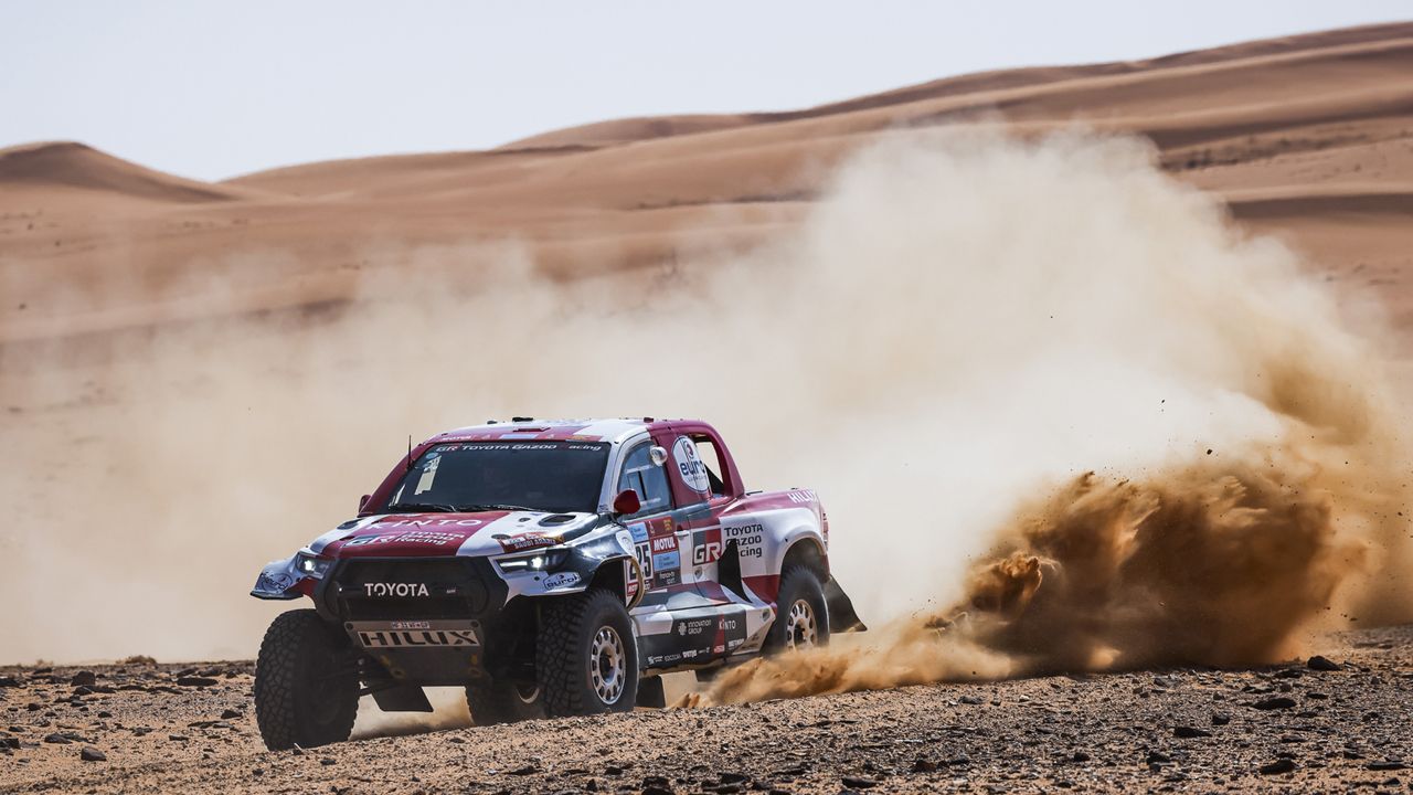 Giniel De Villiers encabeza el triplete de Toyota en la novena etapa