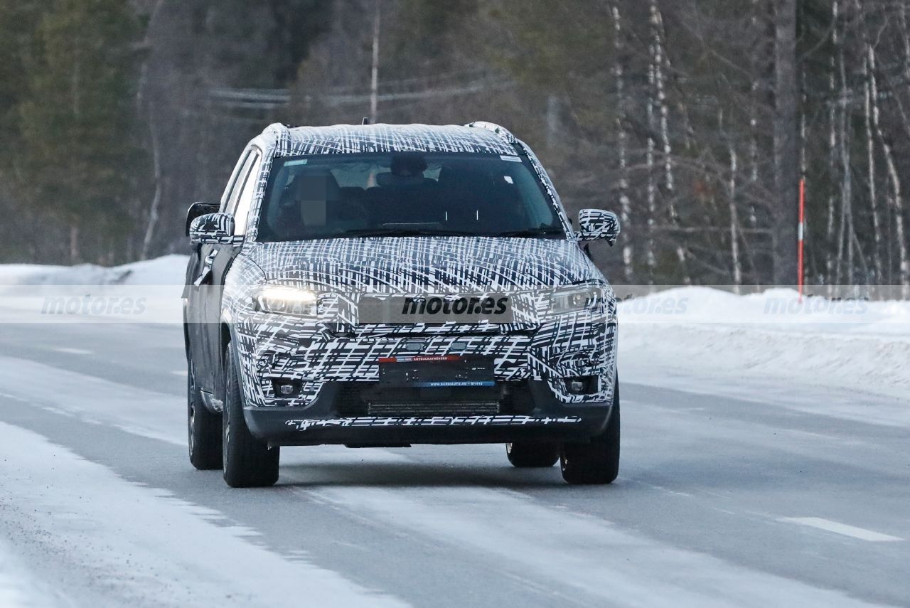 El nuevo Jeep Grand Compass 2023 regresa a las pruebas de invierno más destapado