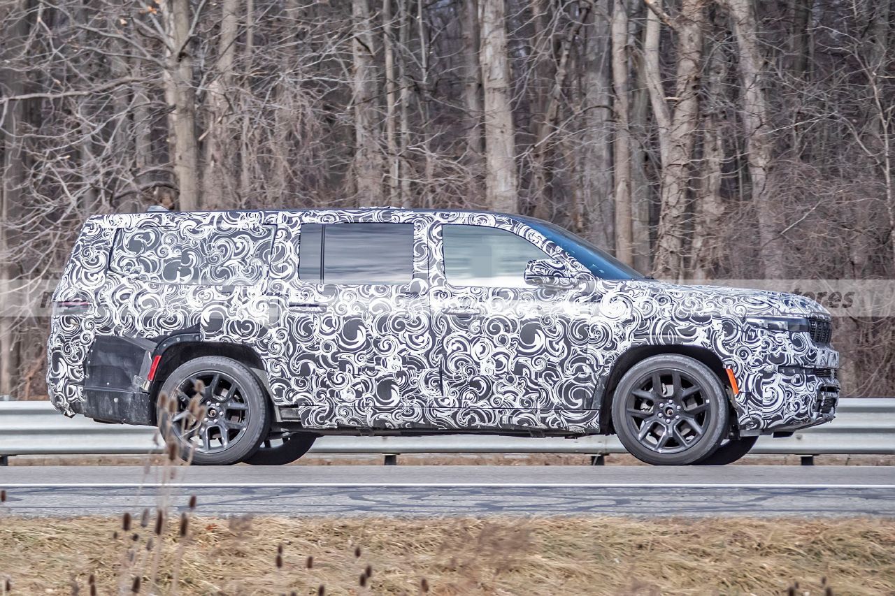 El Jeep Grand Wagoneer LWB 2023 se muestran en estas fotos espía en USA