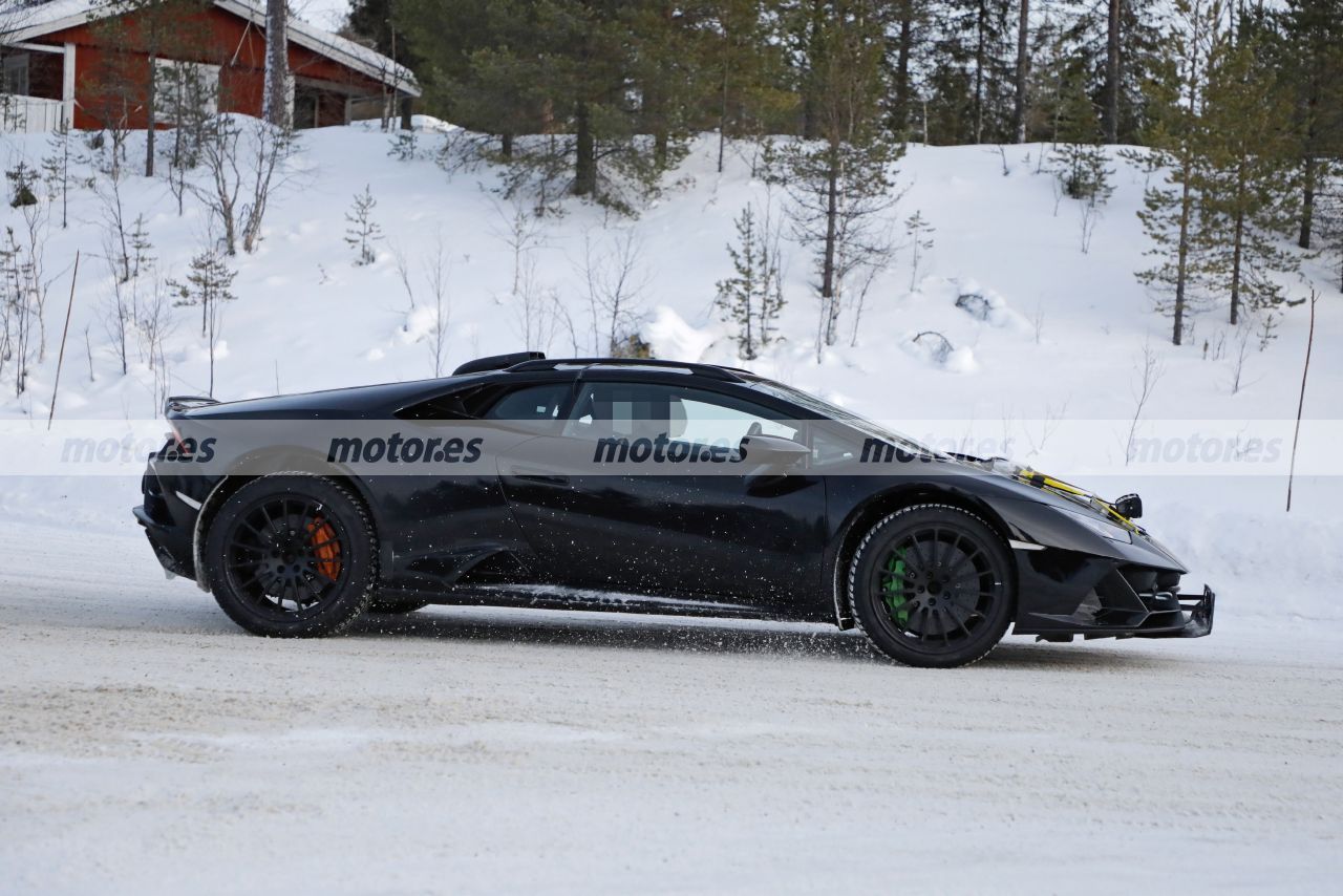 Foto espía Lamborghini Huracan Sterrato 2023 - exterior