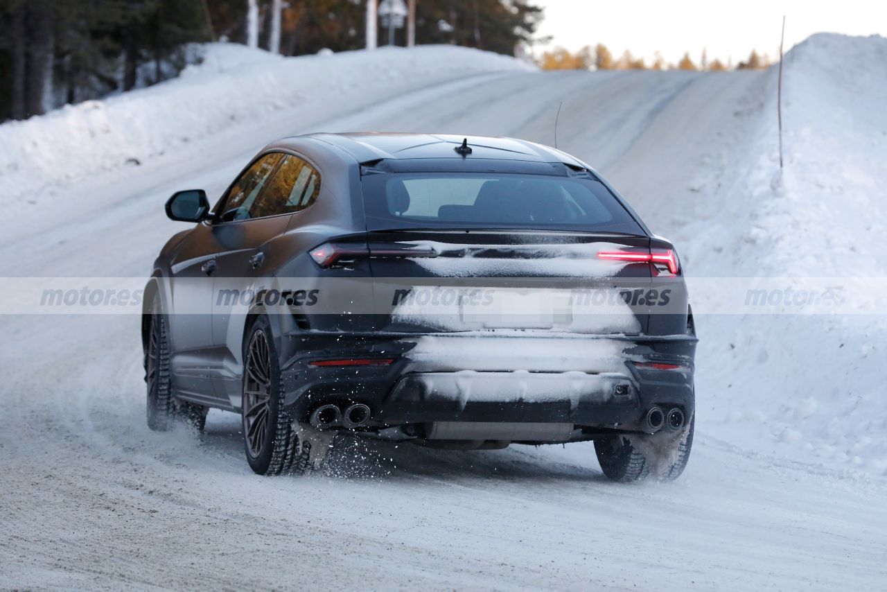 Foto espía Lamborghini Urus Evo 2022 - exterior