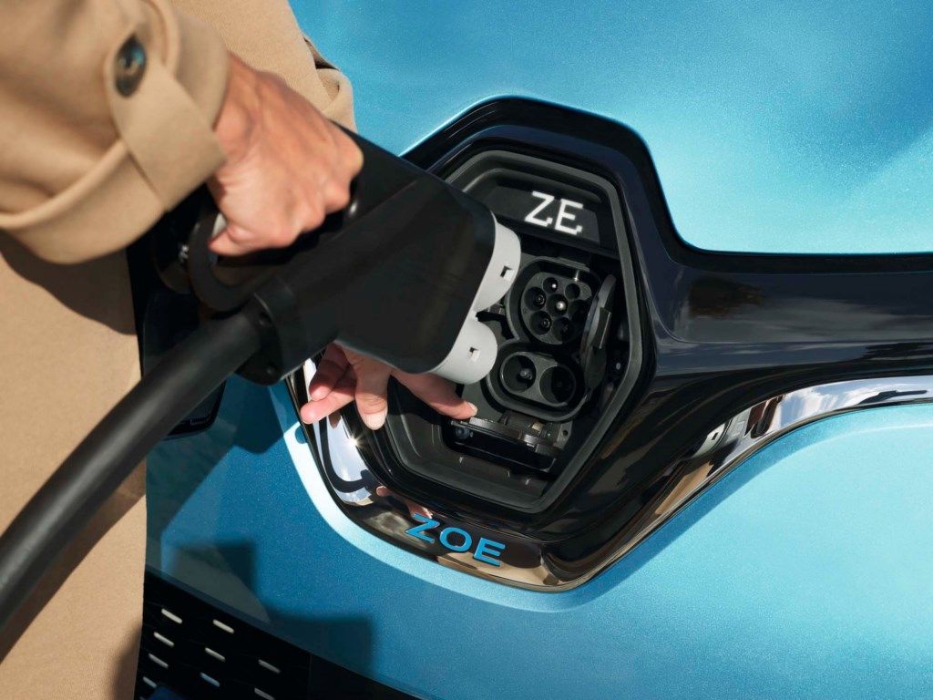 Nueva ley europea, el control del consumo de combustible llega a los eléctricos