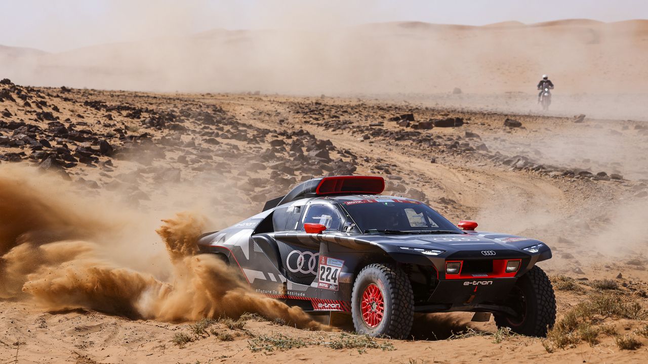 Mattias Ekström lidera el doblete de Audi en la octava especial del Dakar