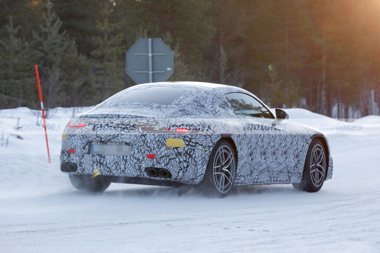 Foto espía Mercedes-AMG GT 2023 - exterior