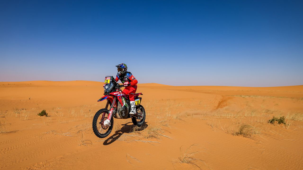 Nacho Cornejo gana una novena etapa que aprieta la general de motos