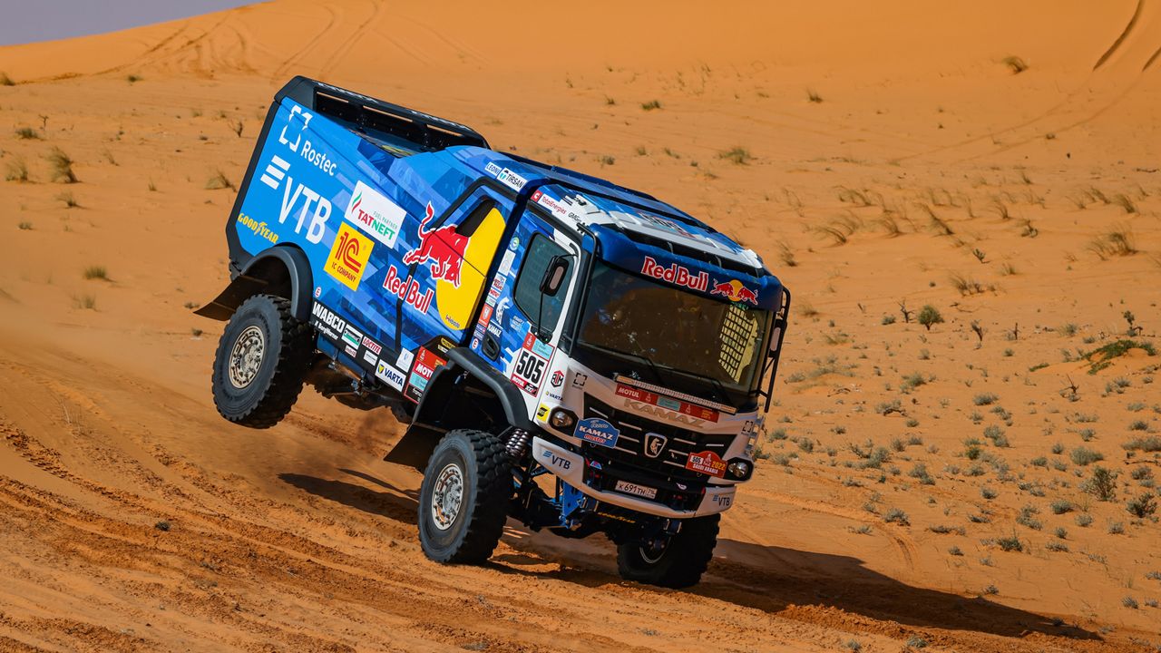 Nasser Al-Attiyah gana la cuarta etapa tras la sanción a Yazeed Al-Rajhi