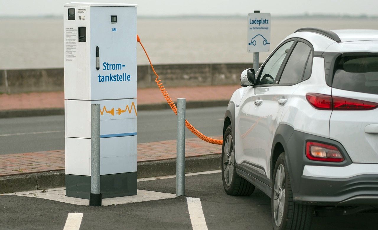 El «pluggate» amenaza al coche eléctrico: puntos de carga que cobran de más