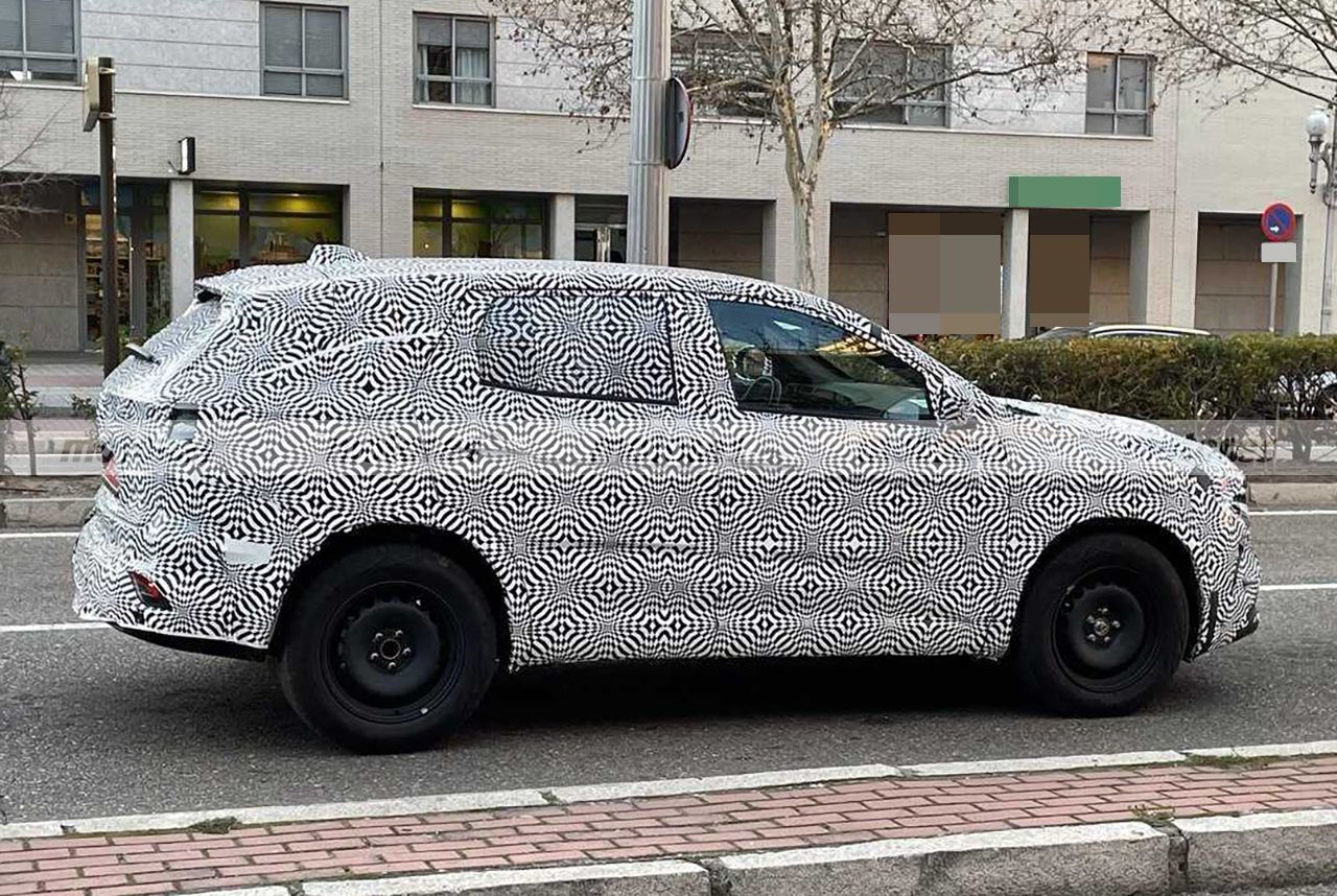 El nuevo Renault Espace 2023, heredero del Koleos, cazado en sus primeras espía