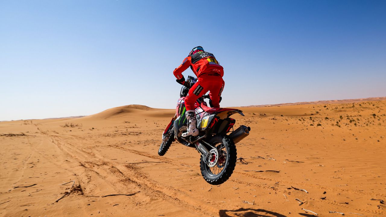 Sam Sunderland logra en Jeddah su segundo Dakar, primero de GasGas