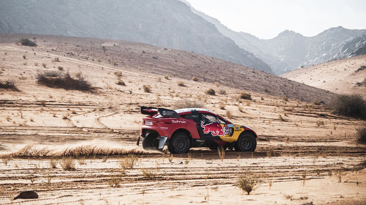 Sébastien Loeb caza a Nasser Al-Attiyah para ganar la segunda etapa