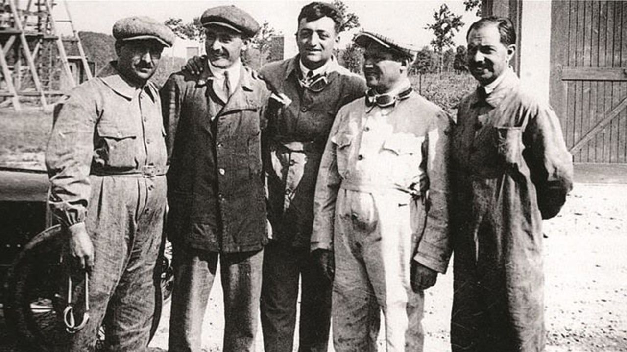 Campari, Bazzi, Ferrari, Ascari, y Sivocci en 1923