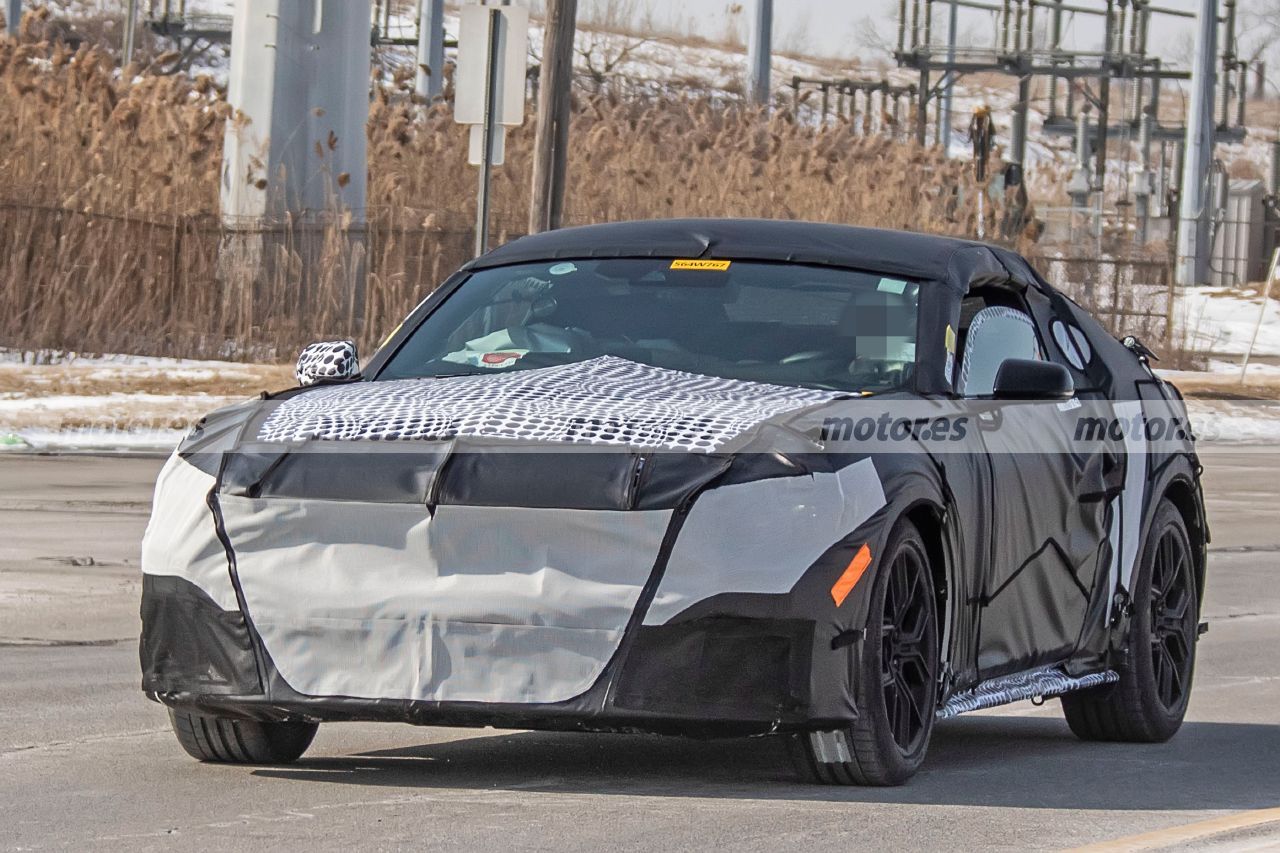 El nuevo Ford Mustang Convertible 2024 cazado en fotos espía en EEUU