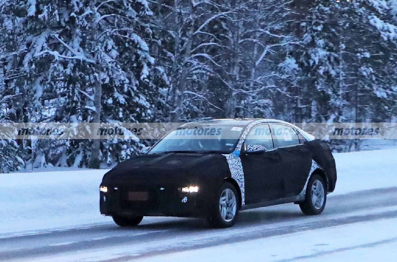 El nuevo Hyundai Verna 2023 para India, cazado en fotos espía en Suecia