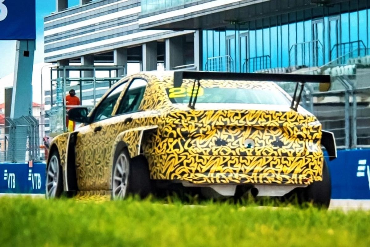 Lada Vesta TCR bajo camuflaje: ¿Anticipio de su regreso al WTCR?