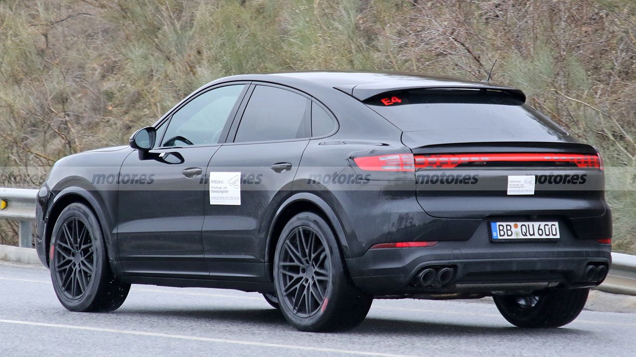 El nuevo Porsche Cayenne Coupé 2022 ya se pasea con las luces traseras definitivas