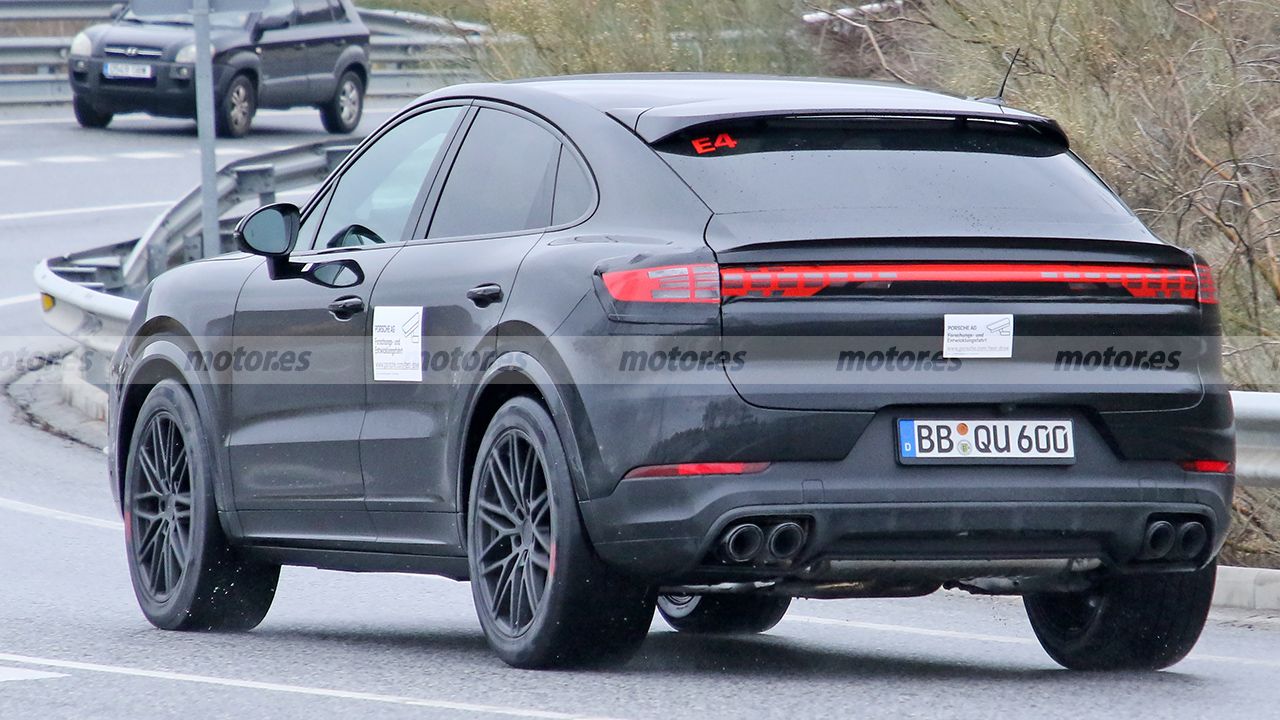 Porsche Cayenne Coupé 2022 - foto espía posterior