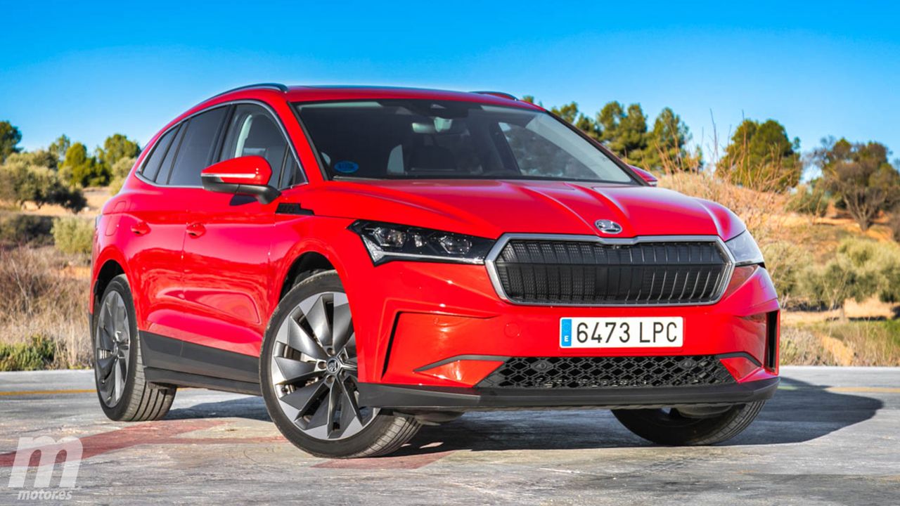 La gama Enyaq iV de Skoda, variante Coupé incluida, estrena importantes novedades