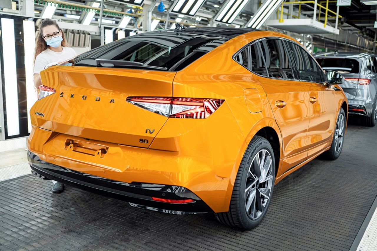 El Skoda Enyaq Coupé iV, el SUV coupé eléctrico, entra en producción 