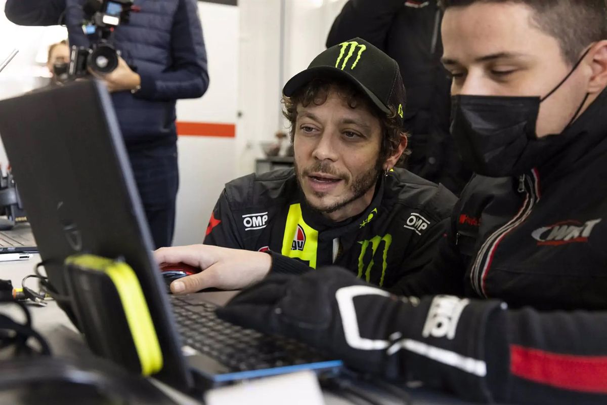 Valentino Rossi sorprende a WRT en un test sobre pista mojada en Magny-Cours