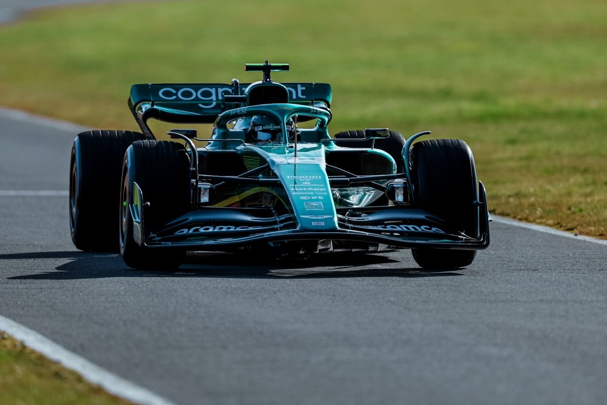 [Vídeo] Así rueda el primer F1 de 2022 en pista: el AMR22 completa un filming day