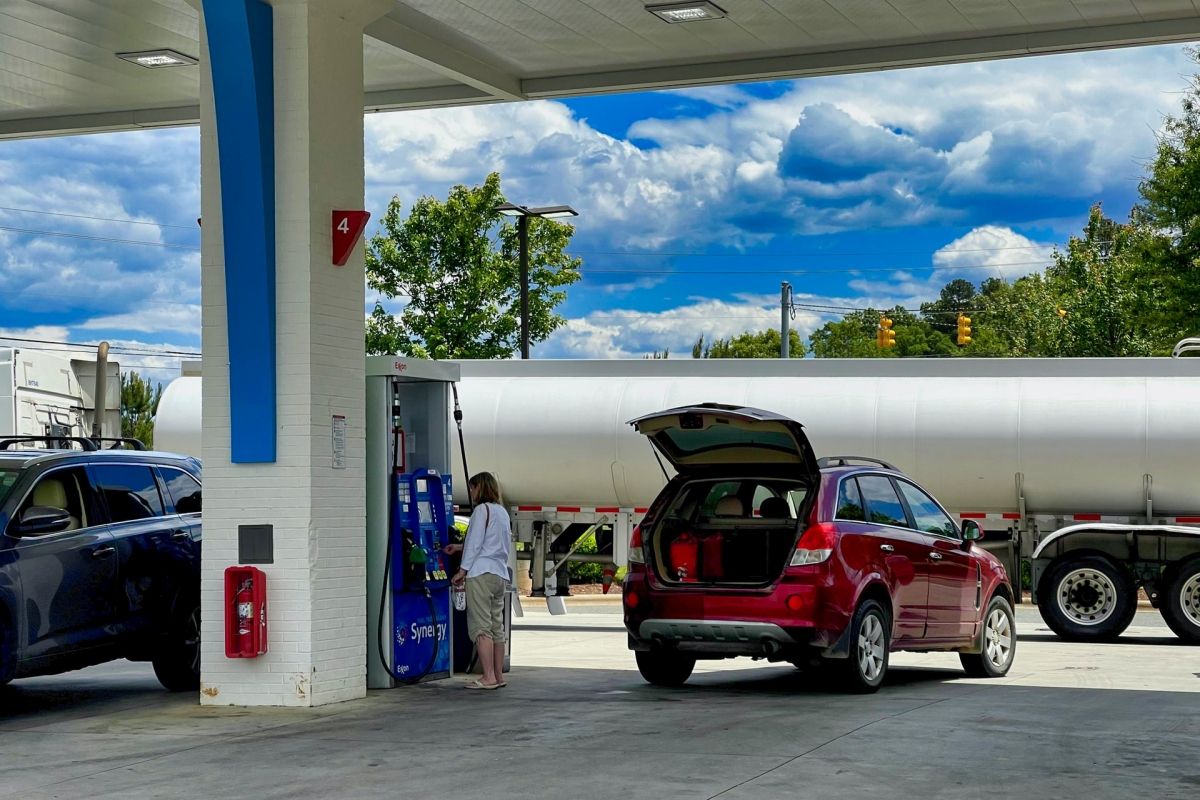 Las estaciones de servicio ven «inviable» anticipar la bonificación del combustible