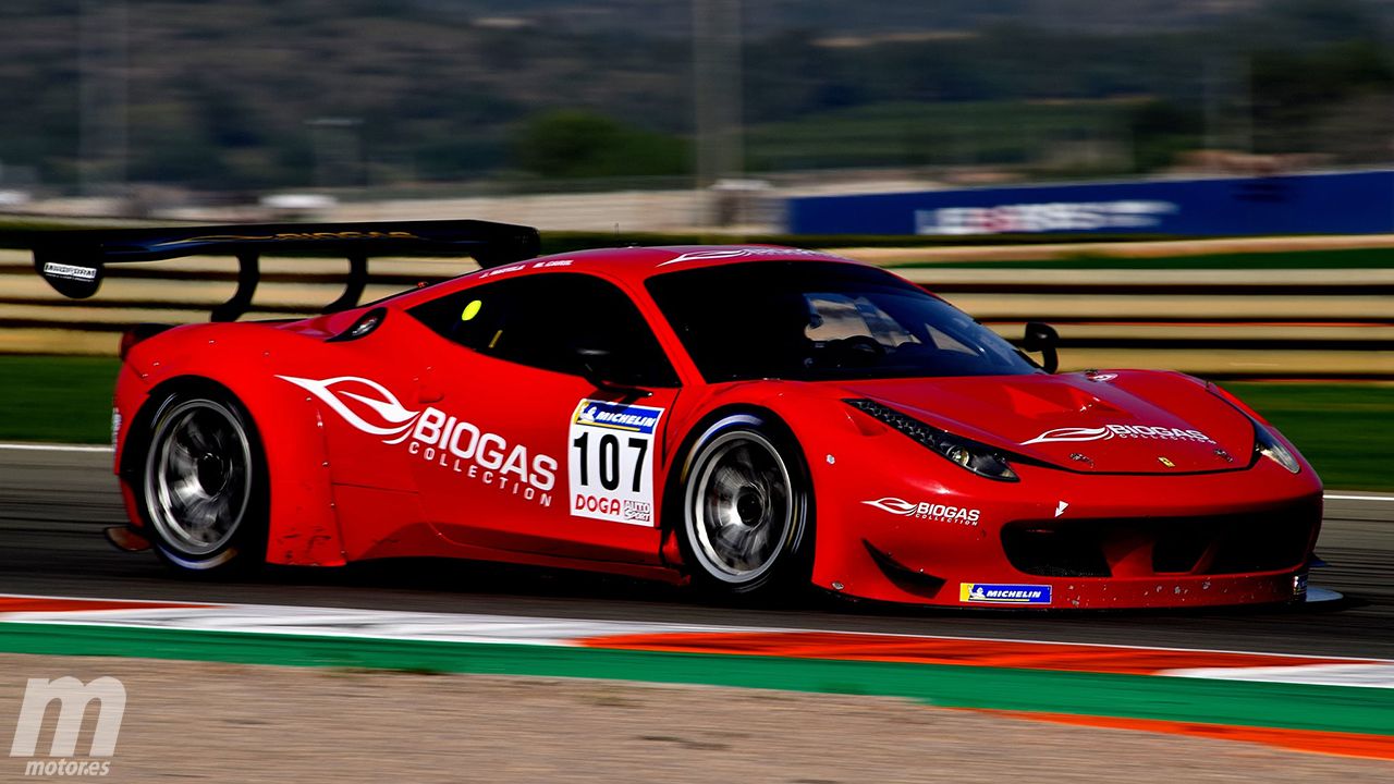 GT-CER Cheste: Mayola y Carol dominan con su Ferrari