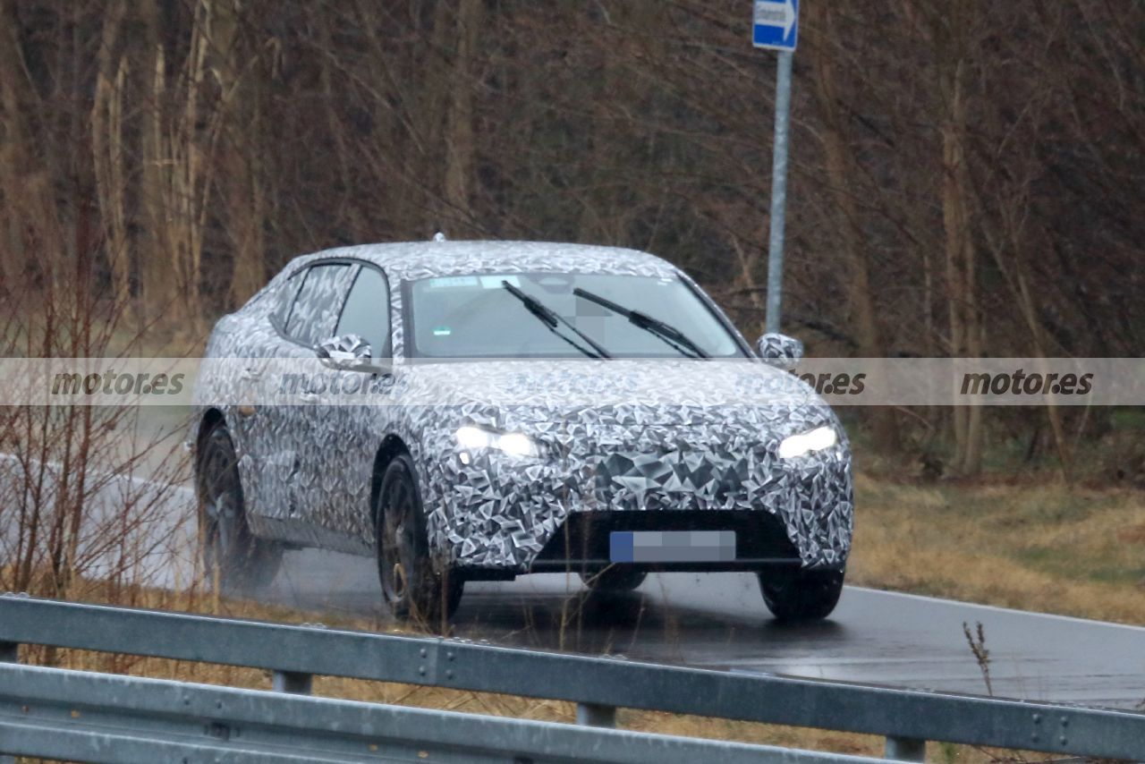 El nuevo Peugeot 308 Cross 2022 reaparece en fotos espía desde todos los ángulos