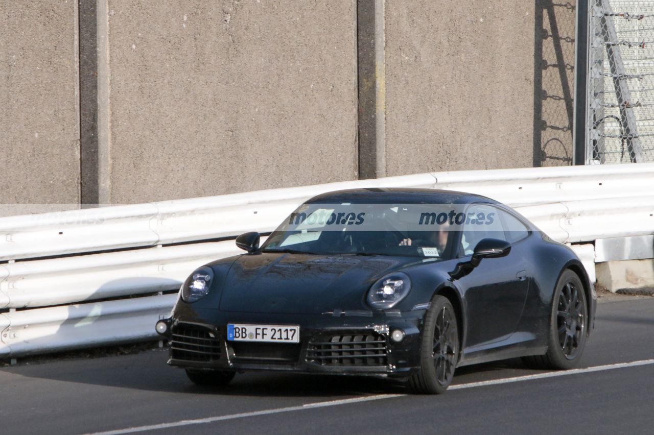 El nuevo Porsche 911 Hybrid 2023, cazado en fotos espía en Nürburgring