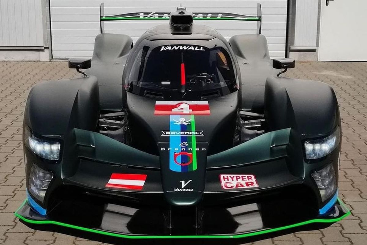 El Vanwall Vandervell LMH de ByKolles está listo para iniciar los test