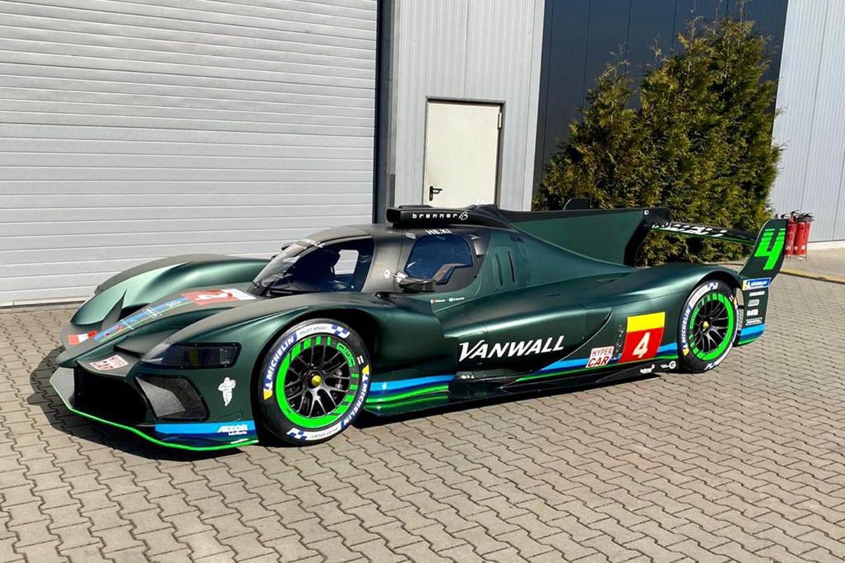 El Vanwall Vandervell LMH de ByKolles está listo para iniciar los test