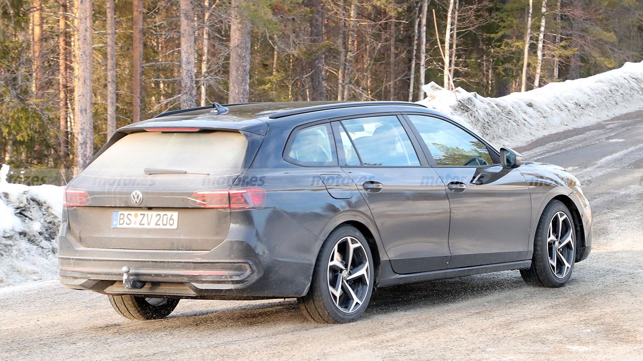 Volkswagen Passat 2024 - foto espía posterior