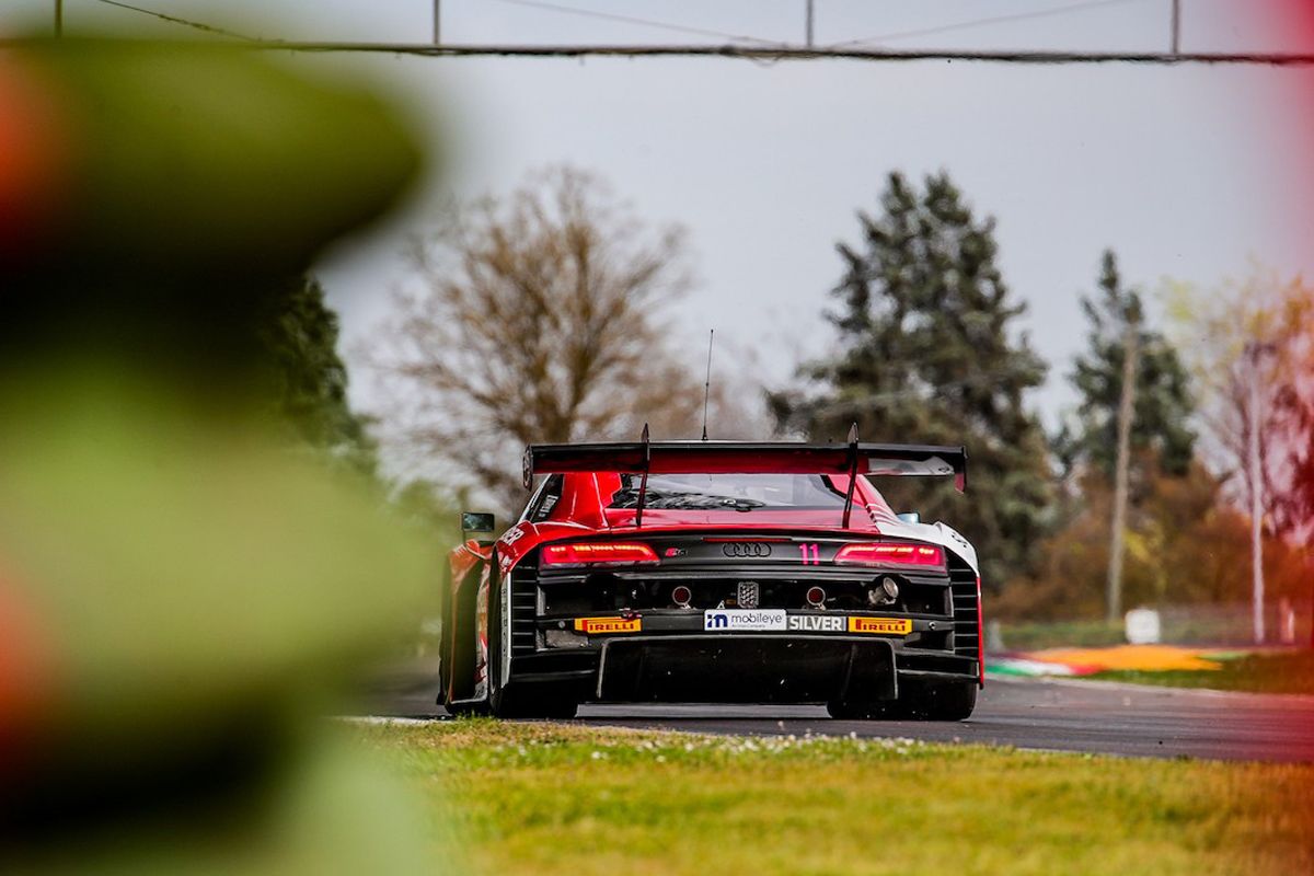 El Audi #11 de Car Collection domina el 'Bronze Test' de Imola