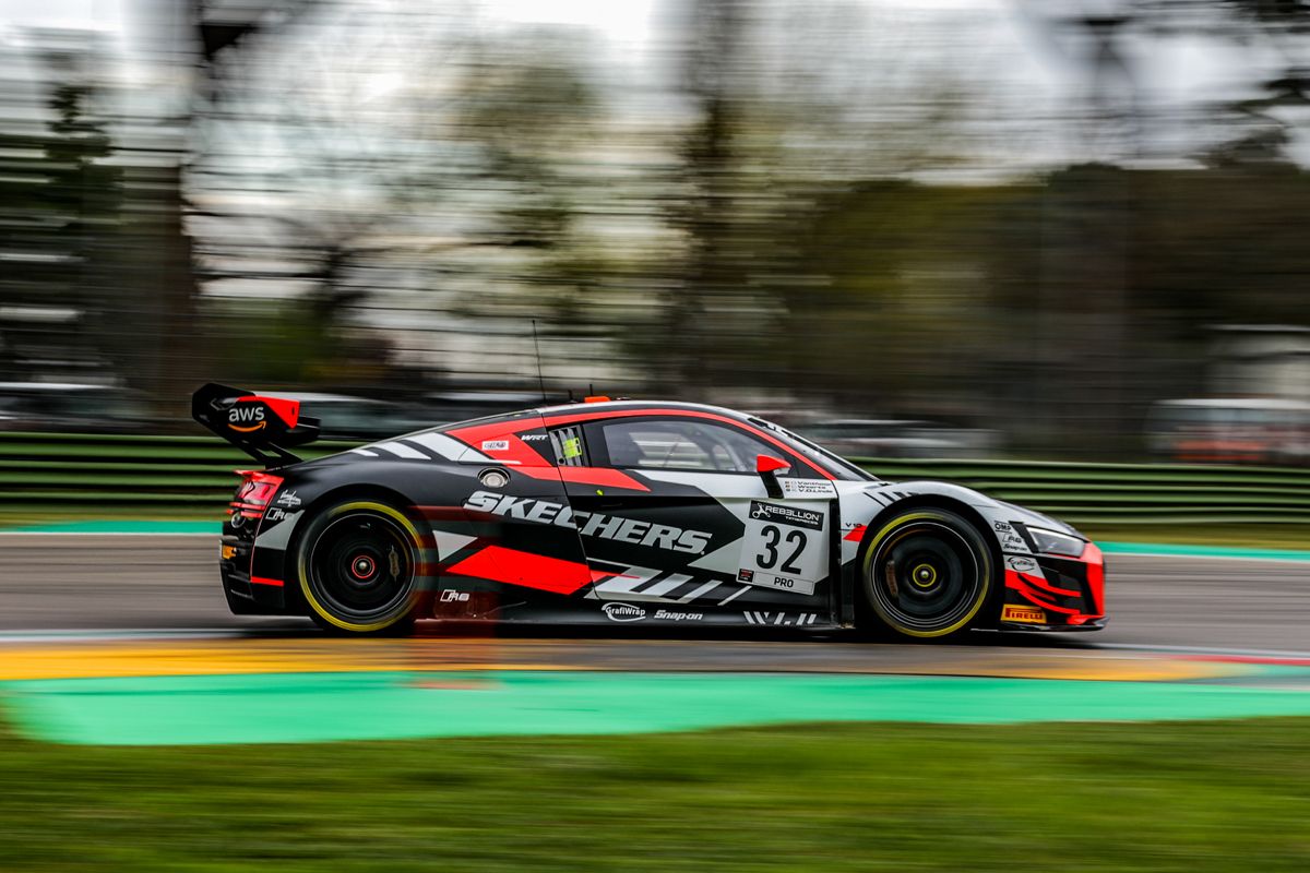 El Audi #32 logra la pole, con trompo incluido, en las 3 Horas de Imola