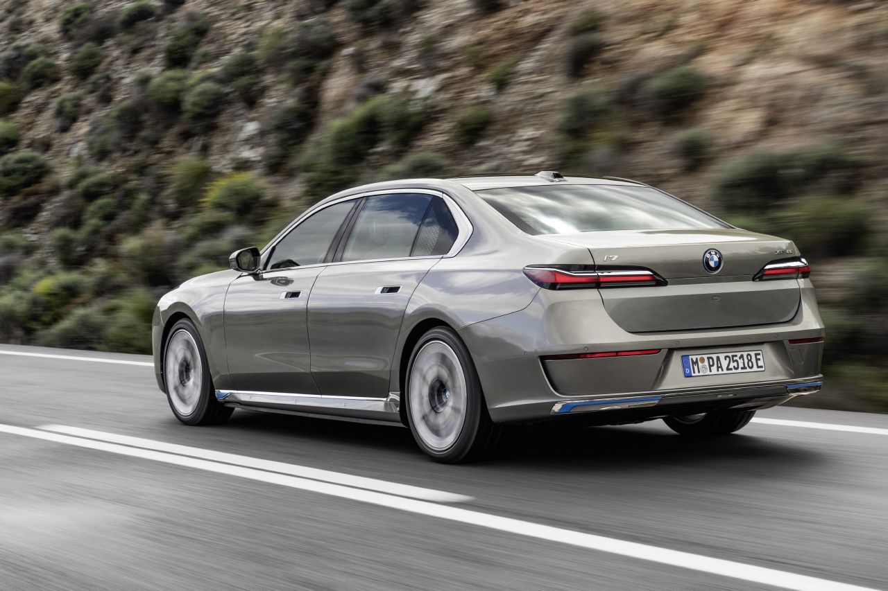 BMW i7