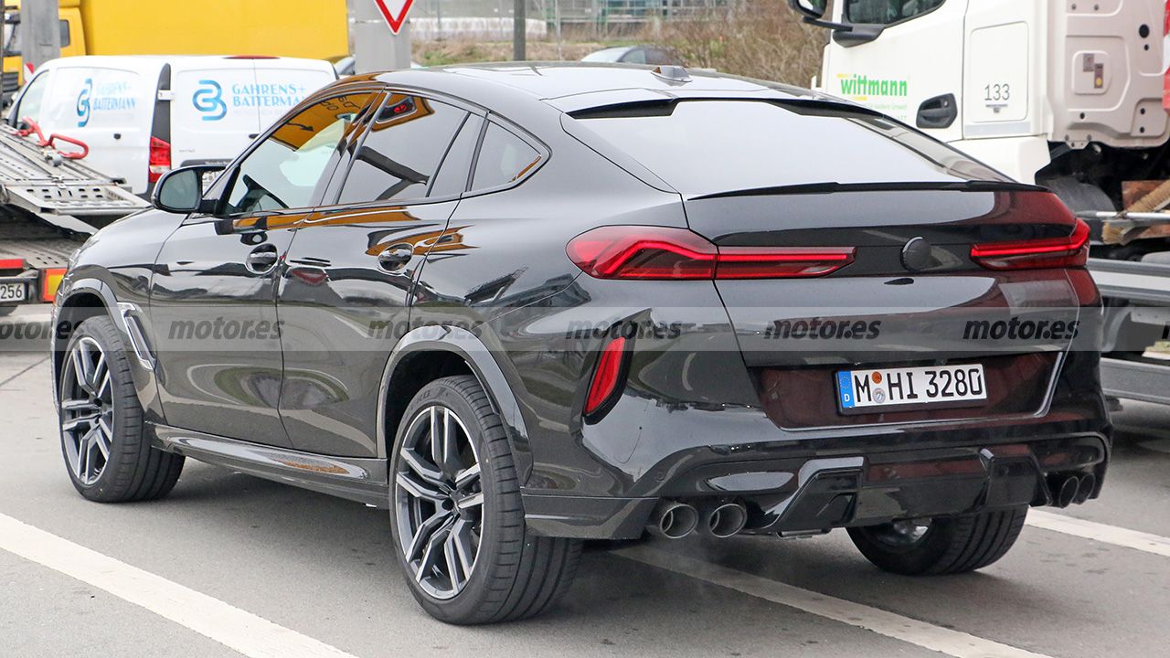 BMW X6 M 2023 - foto espía posterior