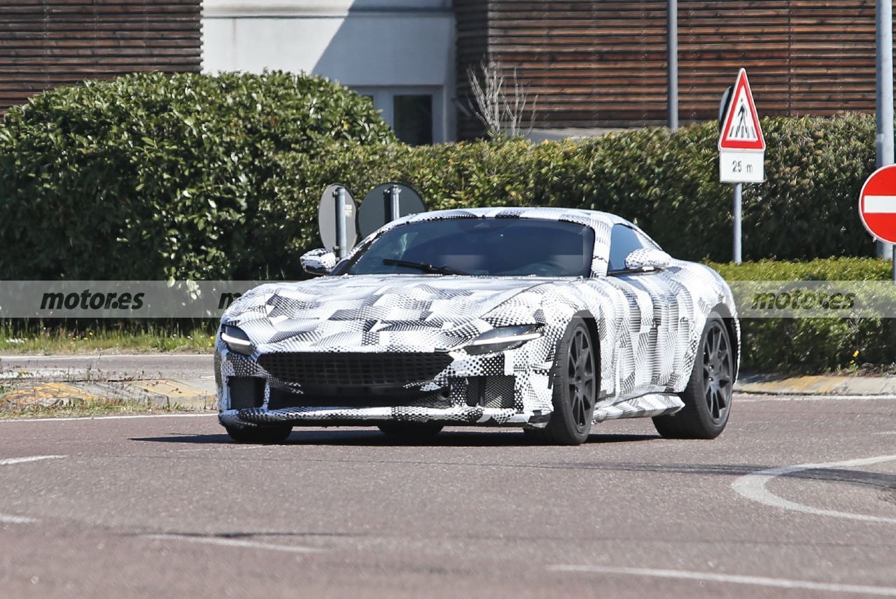 Las primeras mulas del heredero del Ferrari 812 2024 posan en fotos espía