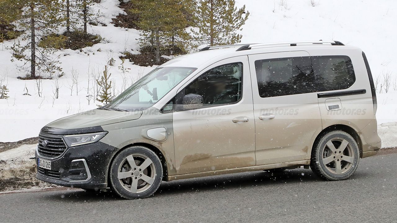 Ford Tourneo Connect PHEV - foto espía lateral