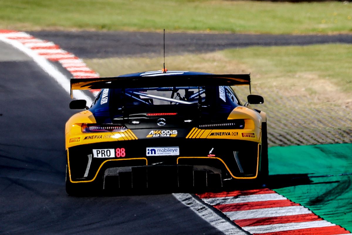 Marciello manda antes de la clasificación de la Sprint Cup en Brands Hatch