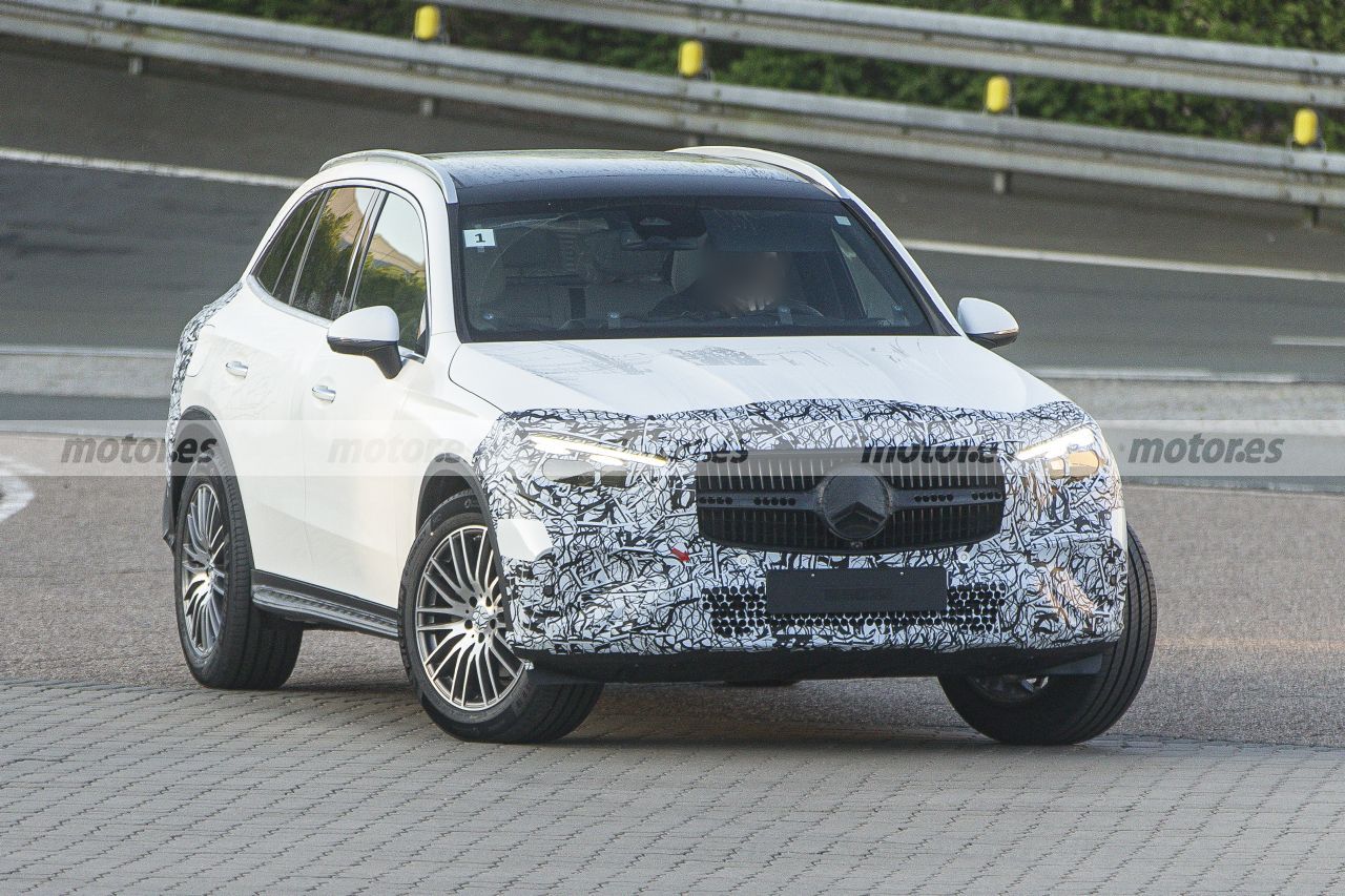 Dos prototipos de pre-producción del nuevo Mercedes GLC 2022 posan en fotos espía