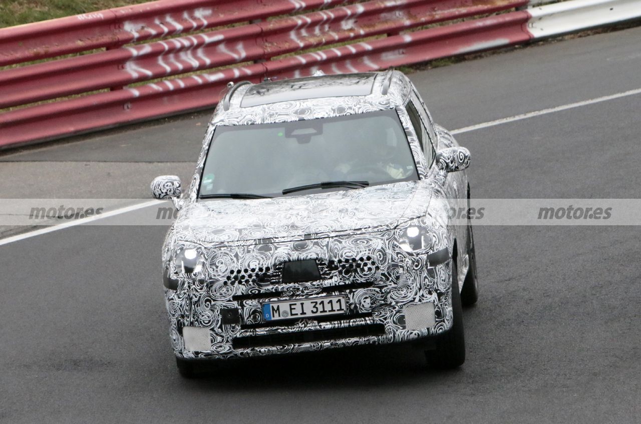 El nuevo MINI JCW Countryman 2023, cazado en fotos espía en Nürburgring